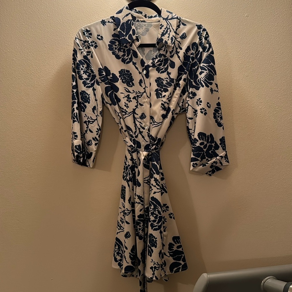 Dress size L fits like a medium.